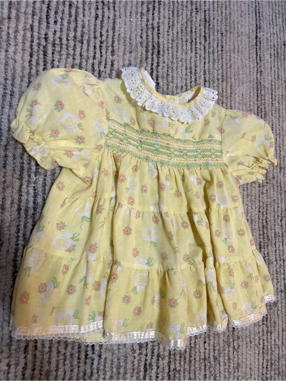 Vintage Sears Yellow Floral Smocked Girls Blouse with Lace Collar Size 6 USA